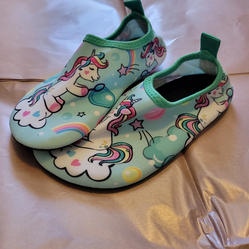 NWOT Sunnywoo Water Swim Shoes for Toddler Kids Green Unicorn size 9-10.5